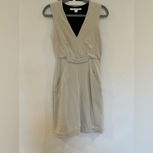 GARAGE SALE - DVF Diane Von Furstenberg V-Neck Knee Length Dress